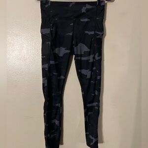 Athleta Black and Gray Patterned Leggings Size XS EUC
